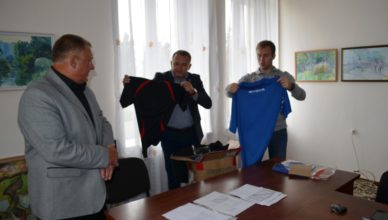 Вручення футбольної форми